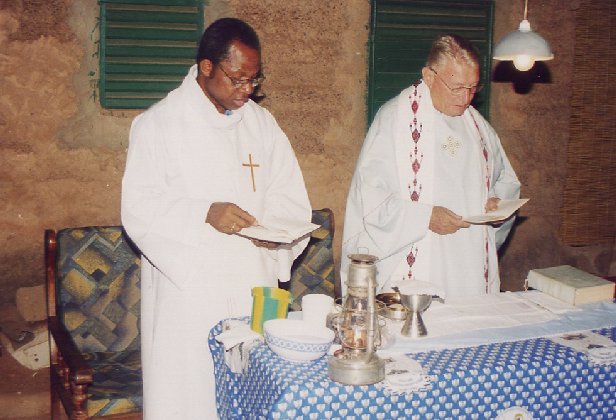 Samen met een Burkinese priester Jacques Zerbo